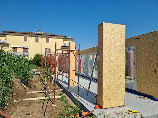Casa prefabbricata Ecodimora a Flero Brescia ponteggi