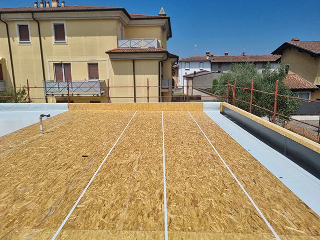 Casa prefabbricata Ecodimora a Flero Brescia posa telo tetto