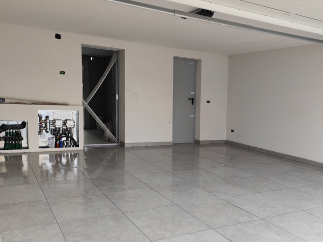 Casa prefabbricata Ecodimora a Flero Brescia posa pavimento autorimessa