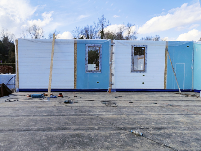 Edificio prefabbricato in legno Ecodimora a San Felice del Benaco Brescia posa pareti