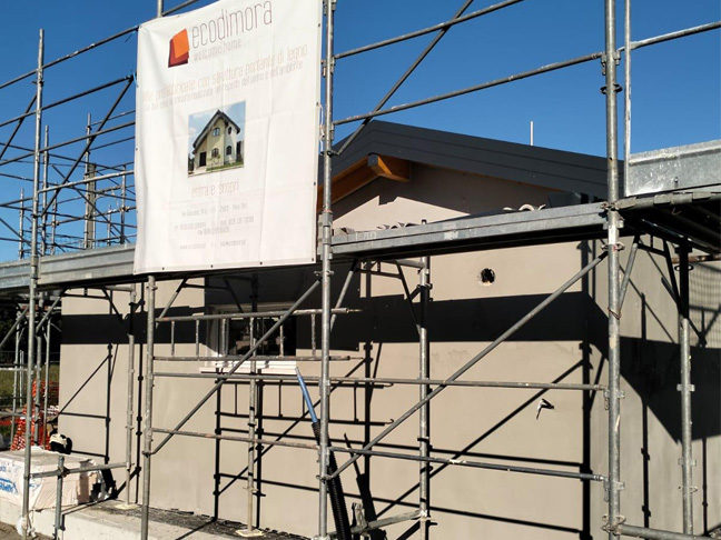 Casa prefabbricata Ecodimora a Casale Litta Varese rasatura e intonaco