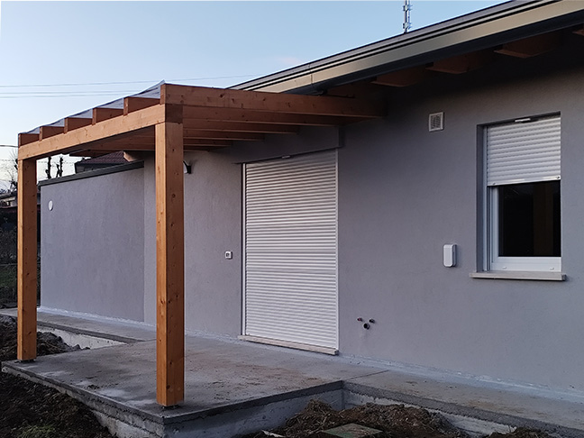Casa prefabbricata Ecodimora a Casale Litta Varese pergola e tapparelle