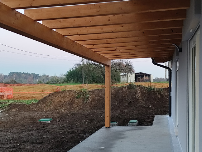 Casa prefabbricata Ecodimora a Casale Litta Varese pergolato