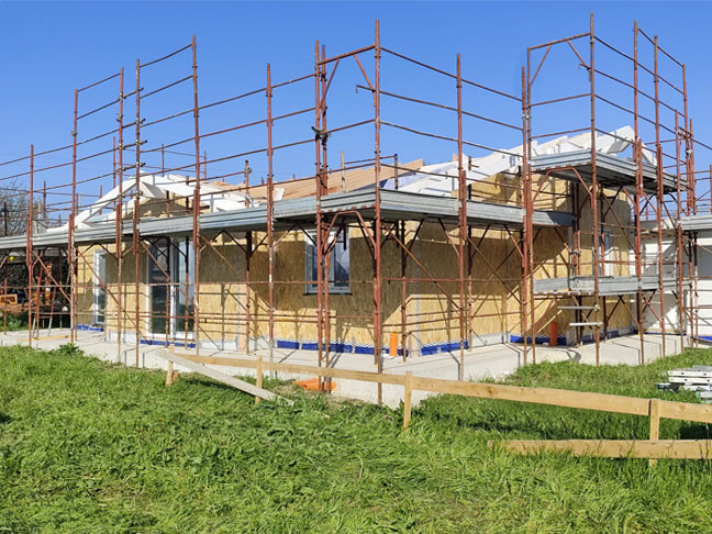 Casa prefabbricata Ecodimora a Pavone Mella Brescia posa travi tetto