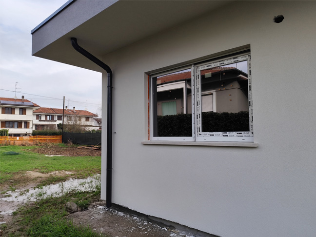 Casa prefabbricata Ecodimora a Cornaredo Milano rasatura e intonacatura parete