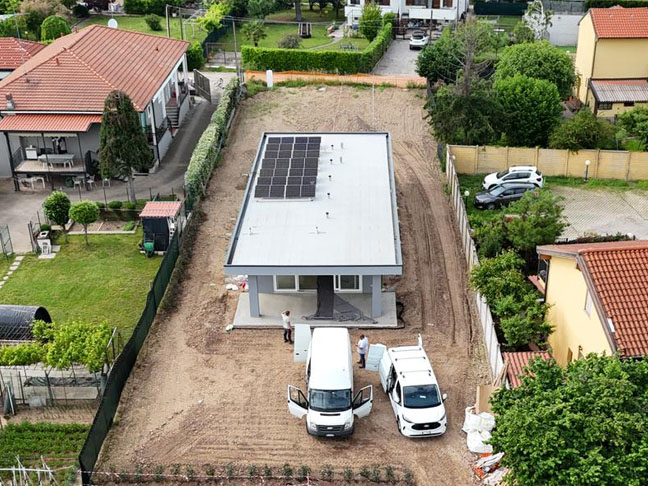 Casa prefabbricata Ecodimora a Cornaredo Milano fotovoltaico