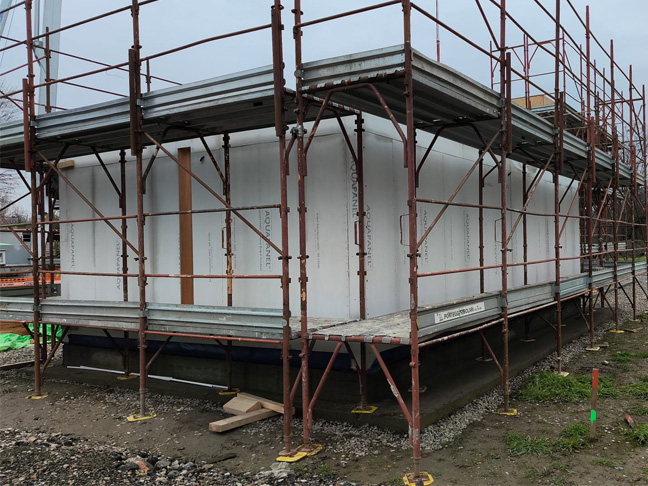 Casa prefabbricata Ecodimora a Parma posa ponteggio