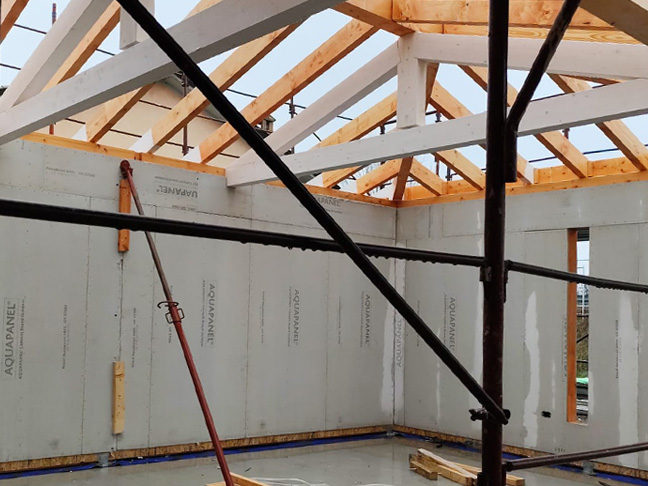 Casa prefabbricata Ecodimora a Parma posa copertura carport